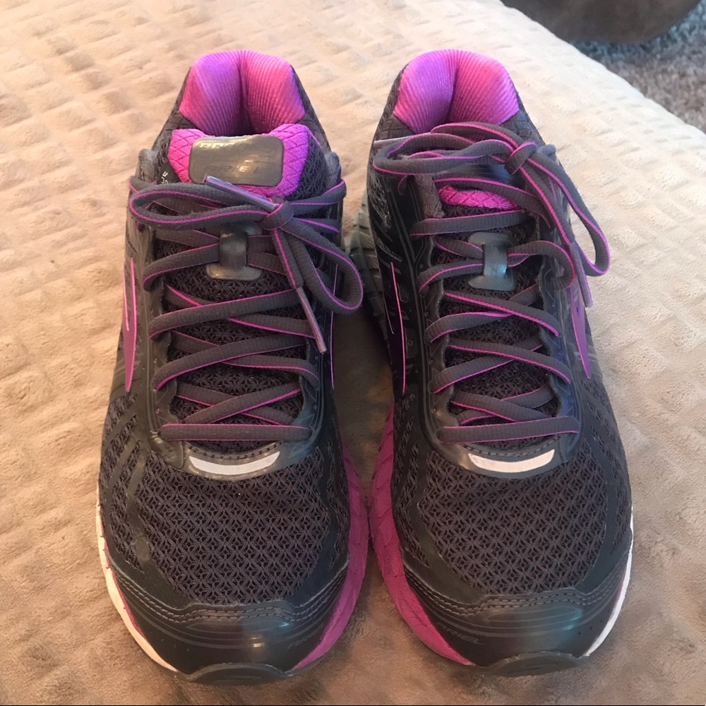 Women’s Brooks.